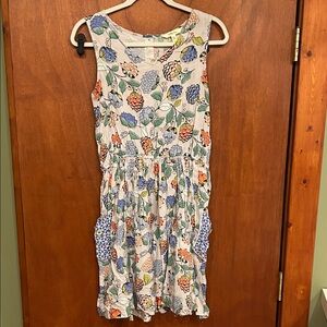 Floral print fit and flare dress size M